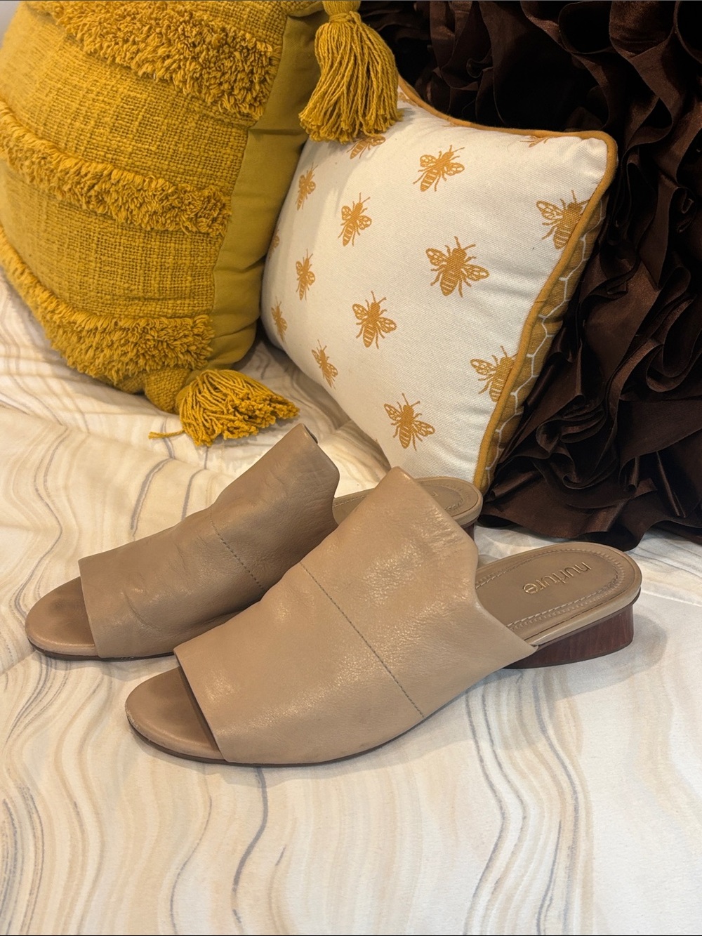 Nurture Beige Leather Open-Toe Slide Mules size women’s 7M